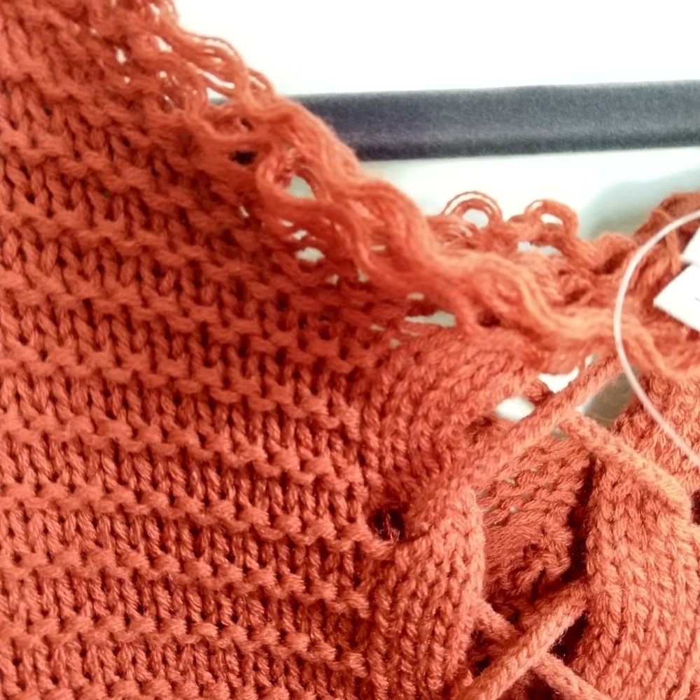 Tobi Crop Sweater - Picture 2 of 6